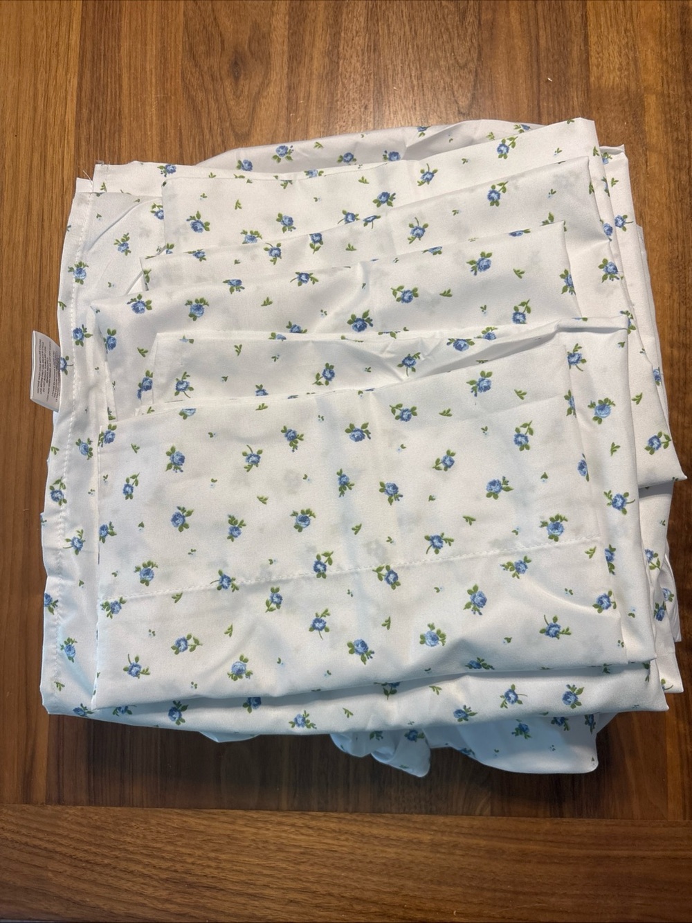 Laura Ashley Queen 4 PC Sheet Set Blue & White Floral 100% Polyester.